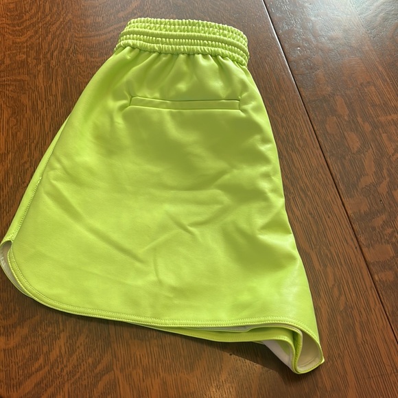 NWOT A.L.C Rex Hi-Rise Faux Leather Neon Smooth Pull On Shorts Size 10 Women - Picture 4 of 7